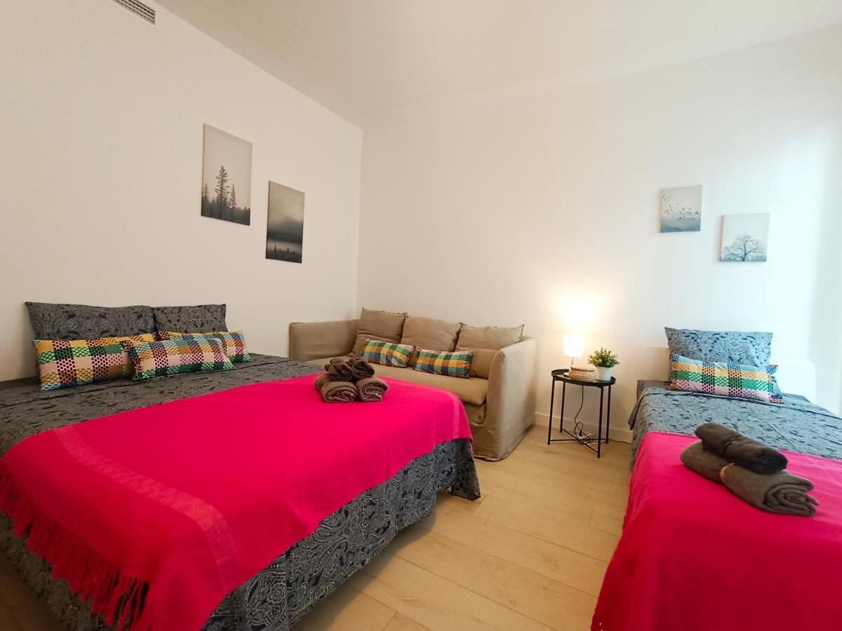 ברצלונה By Plaza Universidad Rooms מראה חיצוני תמונה