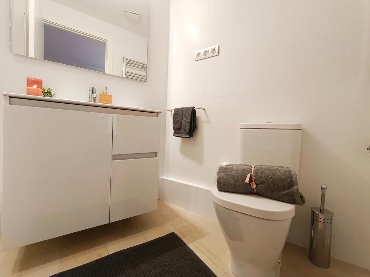ברצלונה By Plaza Universidad Rooms מראה חיצוני תמונה