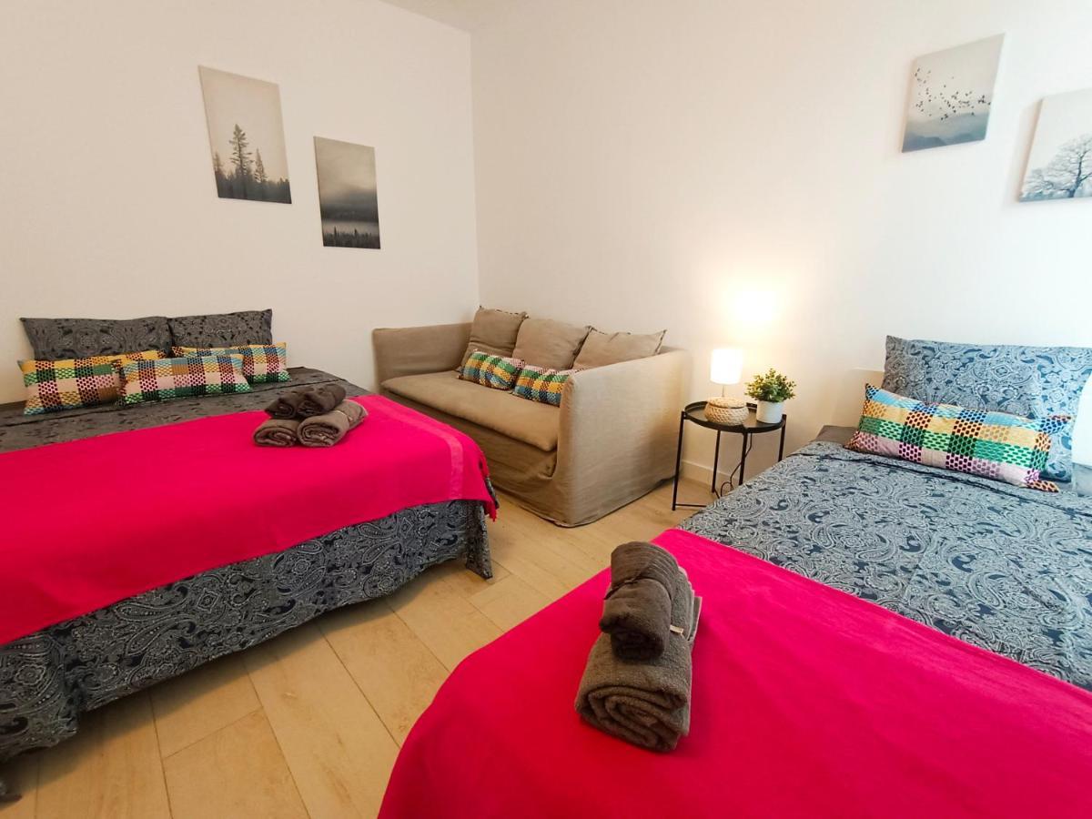 ברצלונה By Plaza Universidad Rooms מראה חיצוני תמונה
