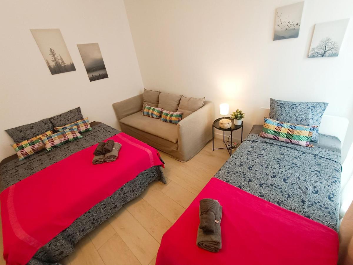 ברצלונה By Plaza Universidad Rooms מראה חיצוני תמונה