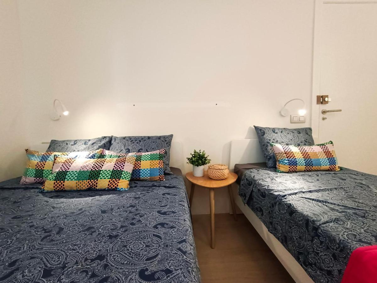 ברצלונה By Plaza Universidad Rooms מראה חיצוני תמונה