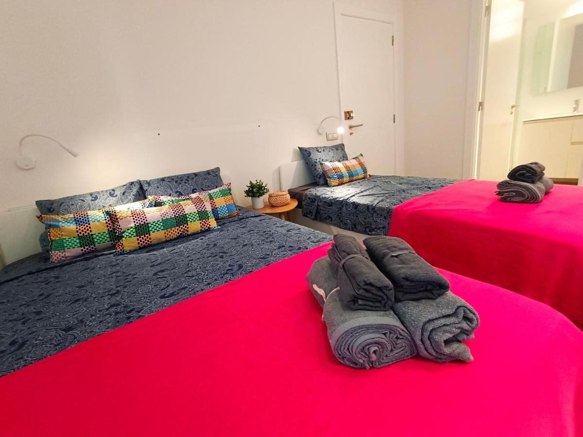 ברצלונה By Plaza Universidad Rooms מראה חיצוני תמונה